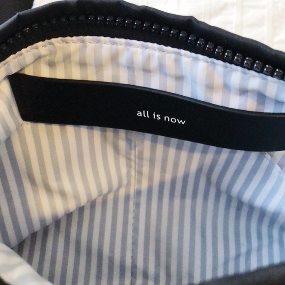 Lululemon Hip To Be Free Crossbody Bag Black - Picture 15 of 15